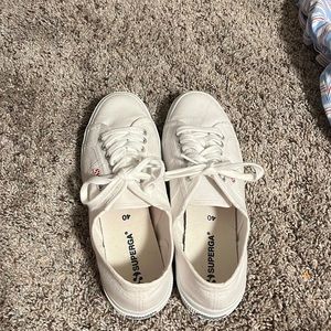 new white Sepurga shoes size 9 small dirt stain on right shoe